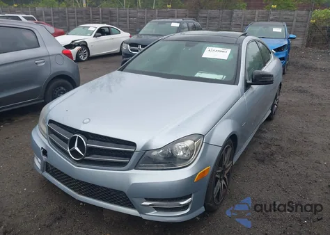 2013 Mercedes-Benz C 250 из США, поврежденный, VIN WDDGJ4HB1DG058064